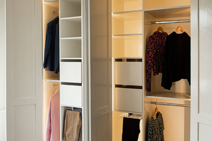 Klassiek moderne kledingkast voor de slaapkamer